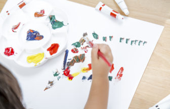 大人も子どもも楽しめる塗り絵。画材の種類とおすすめ無料サイト