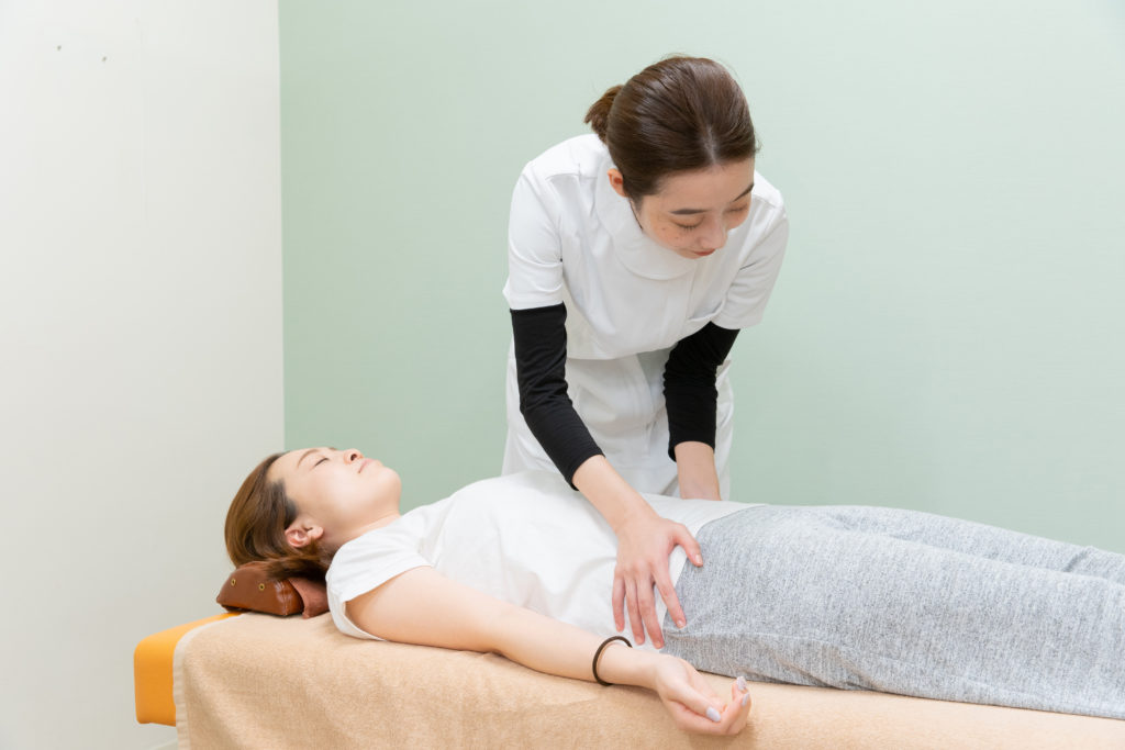 骨盤矯正はいつから 帝王切開の場合は 産後の骨盤矯正まとめ Mamarche