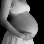 産後うつの症状とセルフチェック。なりやすい人や時期、原因は？