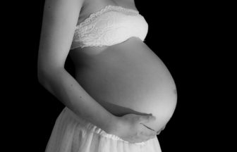 産後うつの症状とセルフチェック。なりやすい人や時期、原因は？