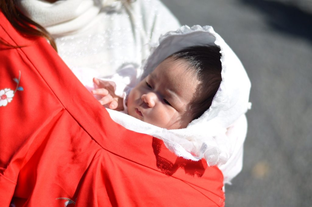 子どもの初めての一大行事 お宮参り お参りの時期と服装やあれこれ Mamarche
