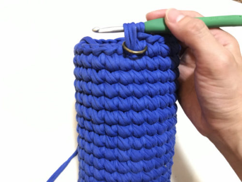 ｔシャツヤーンでおしゃれ かぎ針編みで作る水筒カバーの作り方 Mamarche
