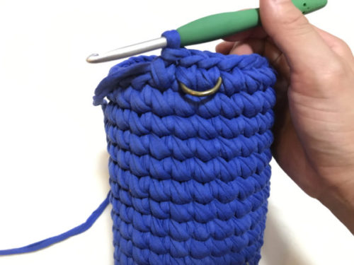 ｔシャツヤーンでおしゃれ かぎ針編みで作る水筒カバーの作り方 Mamarche