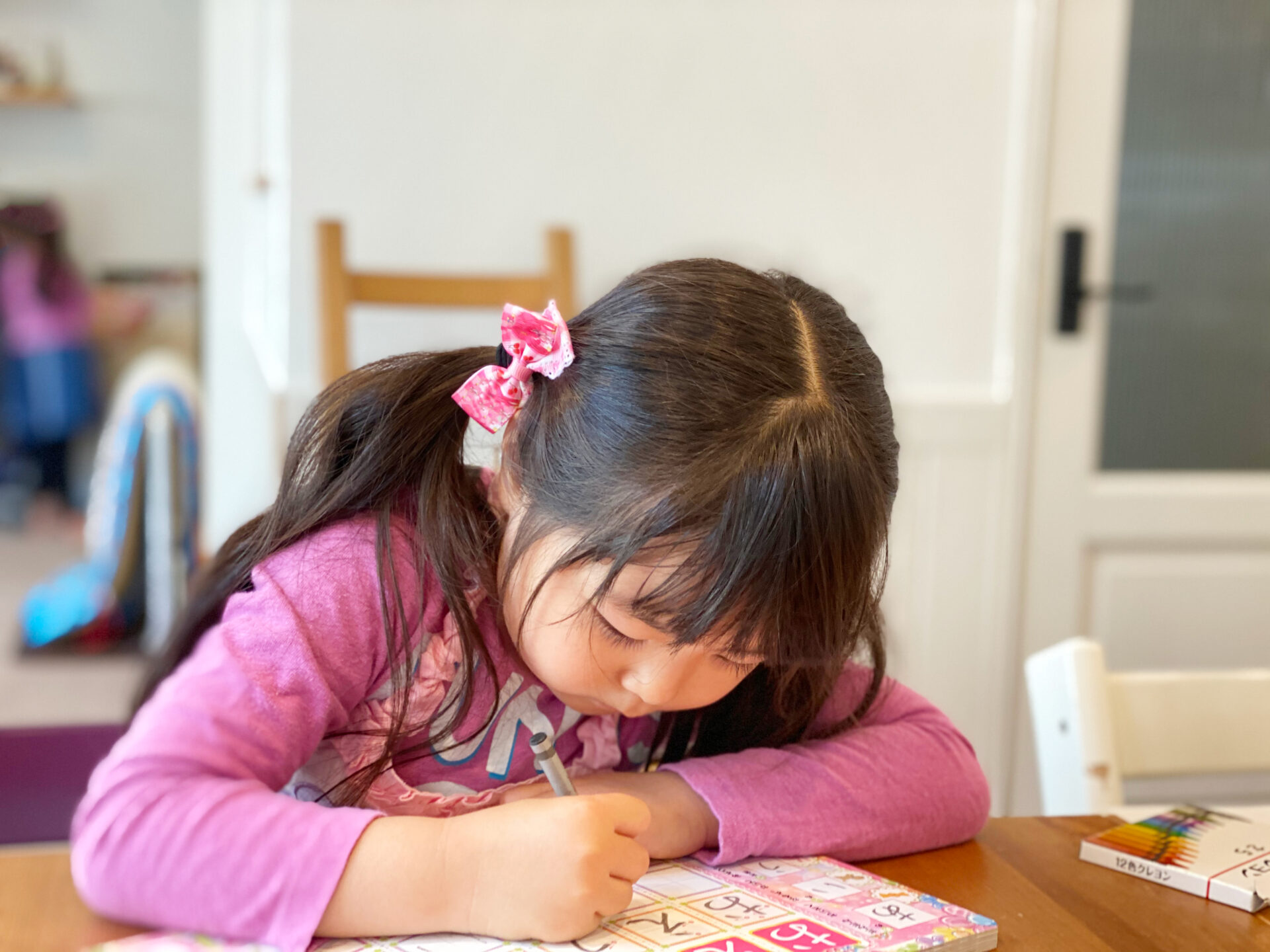 リビング学習の収納アイデア 宿題に必要なものを身近にすっきり収納 Mamarche
