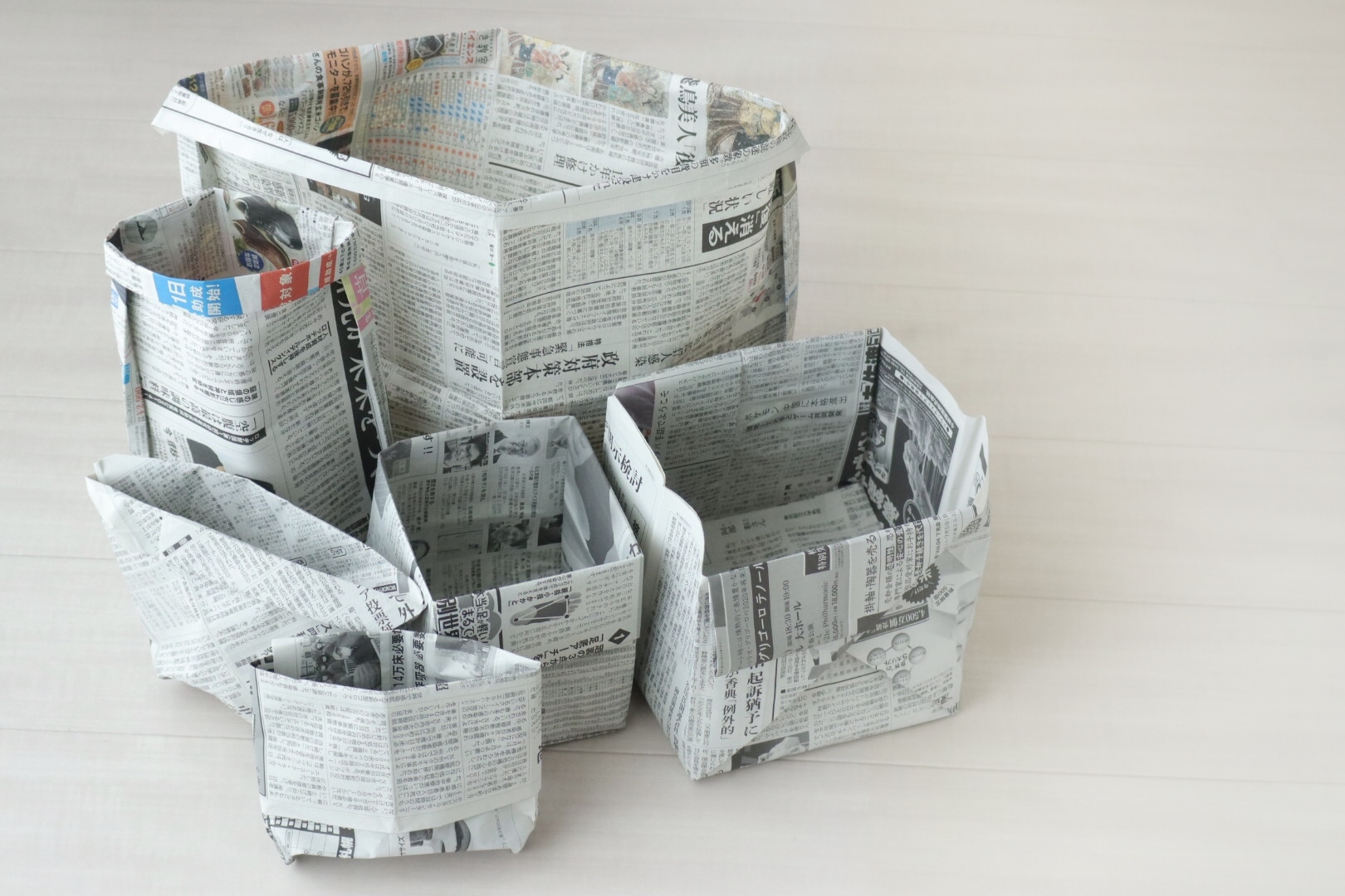 そのまま捨てることのできるエコ袋 新聞紙で作るゴミ箱の作り方まとめ Mamarche
