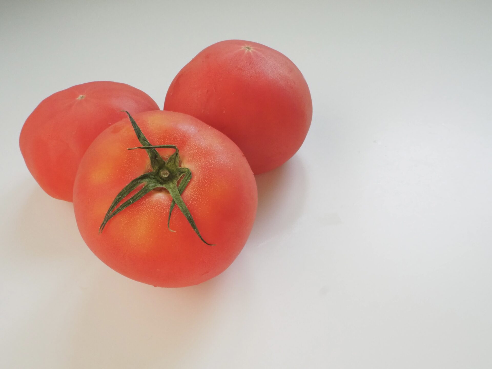 美肌効果にも健康効果にも期待大 食卓に取り入れやすいトマトの栄養と豆知識 Mamarche