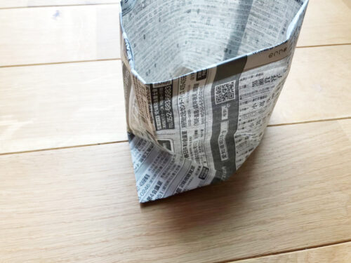 野菜を保存する紙袋にも 新聞紙で作る簡単で丈夫なゴミ箱の折り方作り方 Mamarche
