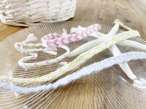 糸とはさみだけでできる 子どもも簡単に作れるミサンガの作り方 編み方まとめ Mamarche